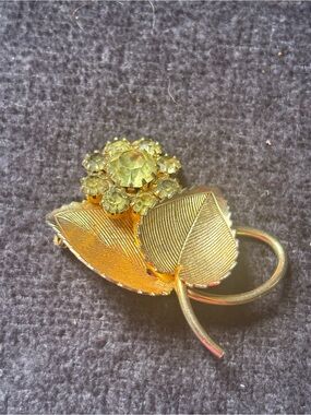 Vintage Gold Floral Leaf Brooch with Rhinestone Cluster